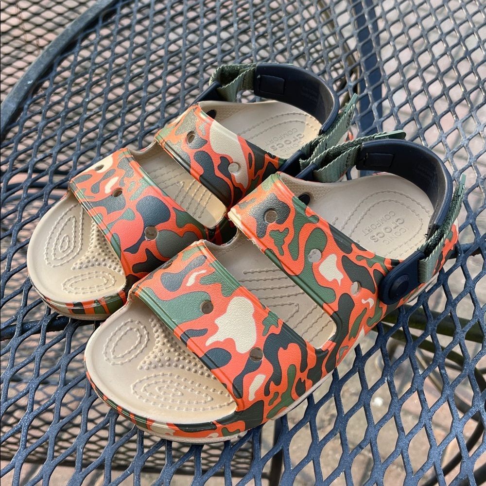 CROCS CLASSIC ALLTERRAIN CAMO SANDAL Kids Orange Camo Strap Sandals SZ Junior 3 - Picture 17 of 17